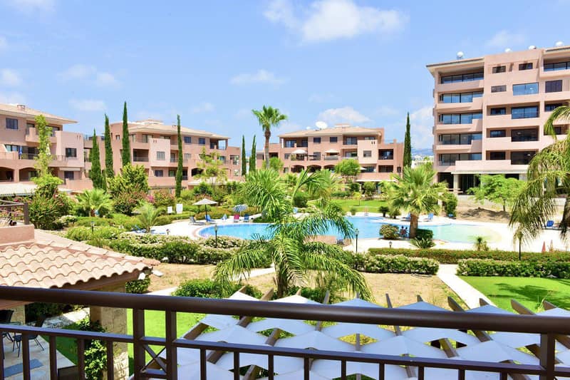 Residence with swimming pools, a spa center and a restaurant, Kato, Cyprus — photo 12