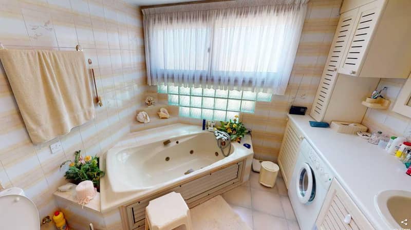 Luxury beachfront villas in Coral Bay, Cyprus — photo 9