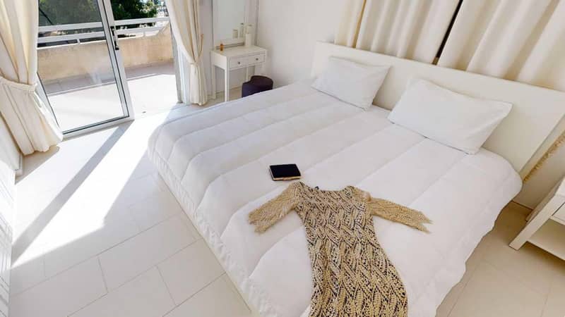 Luxury beachfront villas in Coral Bay, Cyprus — photo 6