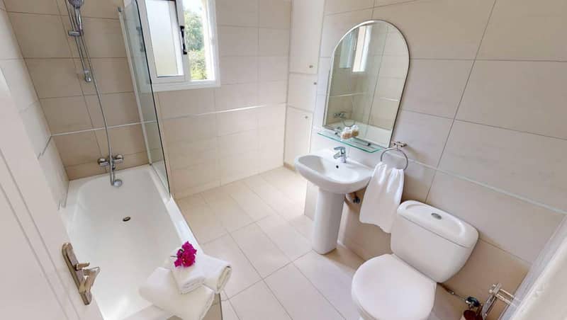 Luxury beachfront villas in Coral Bay, Cyprus — photo 10