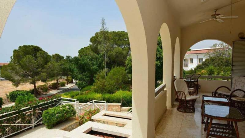 Luxury beachfront villas in Coral Bay, Cyprus — photo 11