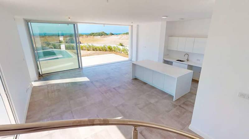 Gated beachfront complex of villas, Coral Bay, Cyprus — photo 6