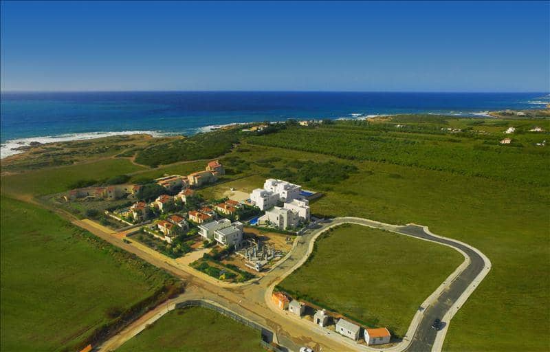 Beachfront complex of luxury villas with a swimming pool, Coral Bay, Cyprus — photo 6