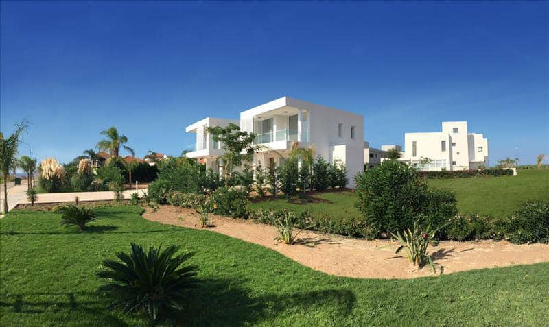 Beachfront complex of luxury villas with a swimming pool, Coral Bay, Cyprus — photo 5