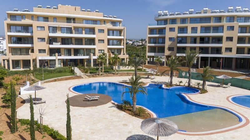 Gated community with swimming pools and gardens near the coast and golf club, Limassol, Cyprus — photo 3