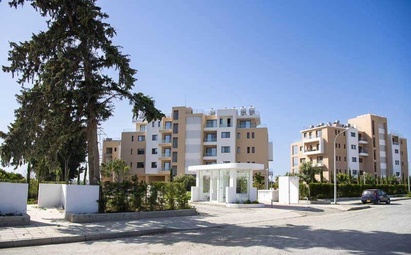 Gated community with swimming pools and gardens near the coast and golf club, Limassol, Cyprus — photo 8
