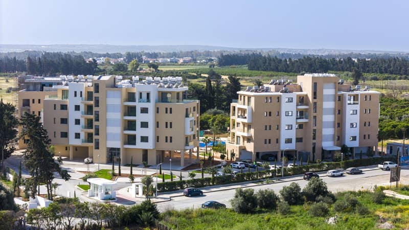 Gated community with swimming pools and gardens near the coast and golf club, Limassol, Cyprus — photo 8