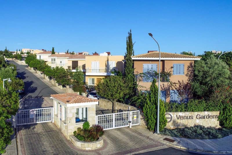 Luxury apartments and villas in a gated residence with swimming pools, Chloraka, Cyprus — photo 13