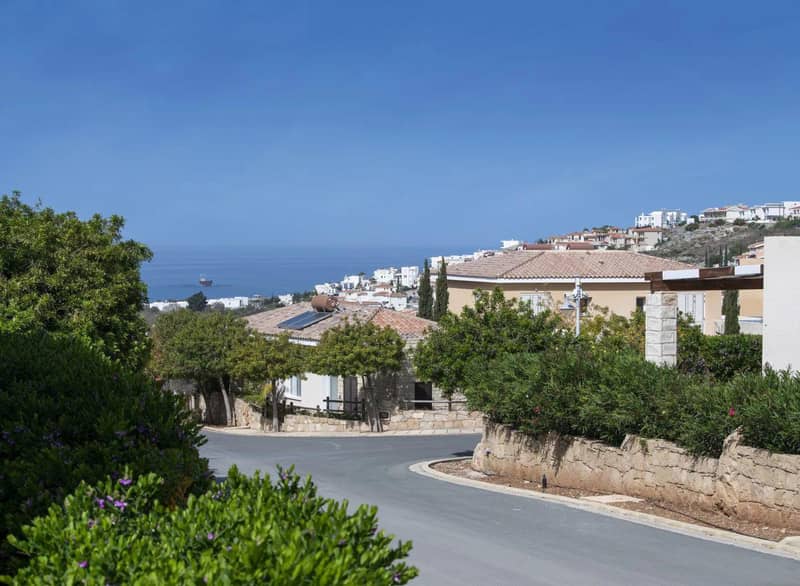 Luxury apartments and villas in a gated residence with swimming pools, Chloraka, Cyprus — photo 18