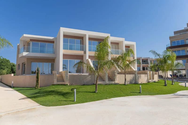 Luxury apartments and villas in a gated residence with swimming pools, Chloraka, Cyprus — photo 5