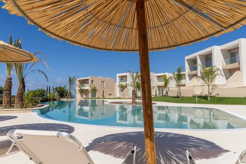 Luxury apartments and villas in a gated residence with swimming pools, Chloraka, Cyprus — photo 4