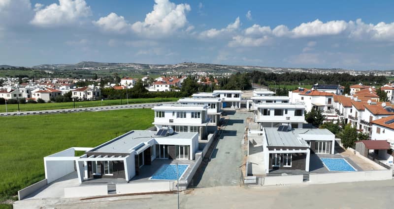 Gated complex of villas and bungalows at 400 meters from beaches, Larnaca, Cyprus — photo 2