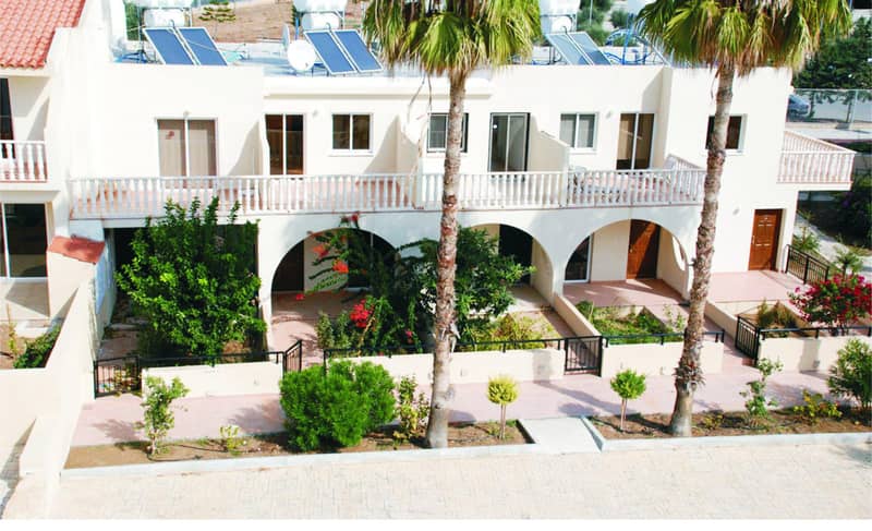 Complex of townhouses with a garden and a swimming pool at 300 meters from the sea, Paphos, Cyprus — photo 7