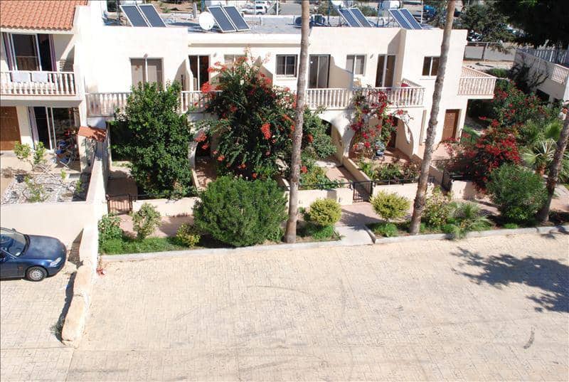 Complex of townhouses with a garden and a swimming pool at 300 meters from the sea, Paphos, Cyprus — photo 10