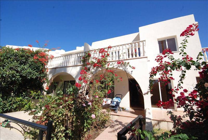 Complex of townhouses with a garden and a swimming pool at 300 meters from the sea, Paphos, Cyprus — photo 5