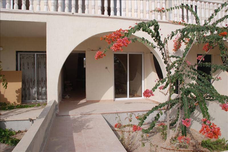 Complex of townhouses with a garden and a swimming pool at 300 meters from the sea, Paphos, Cyprus — photo 4