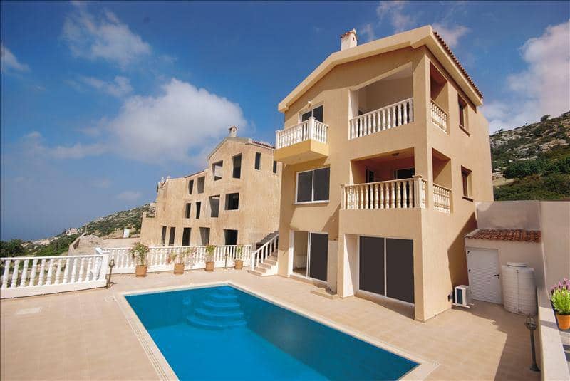 Complex of villas with swimming pools close to the beach, Peyia, Cyprus — photo 13