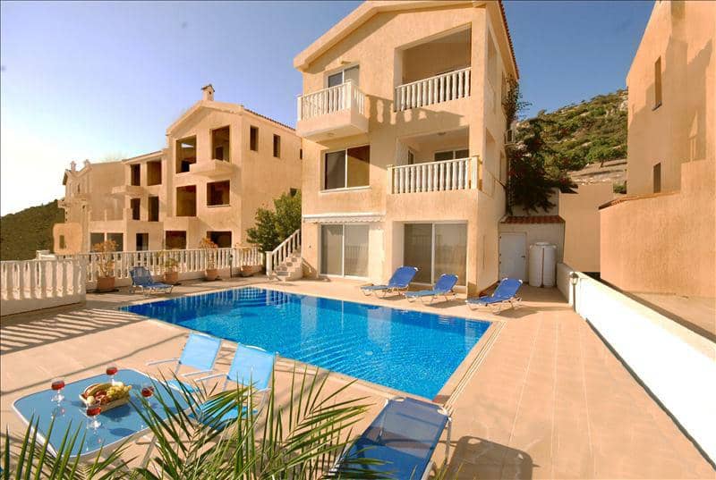 Complex of villas with swimming pools close to the beach, Peyia, Cyprus — photo 2