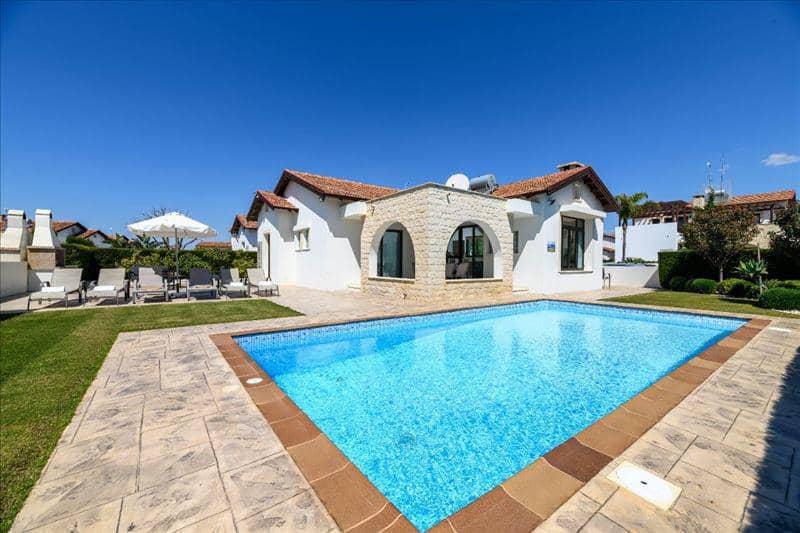 Complex of furnished villas with swimming pools at 400 meters from the sea, Ayia Napa, Cyprus — photo 2
