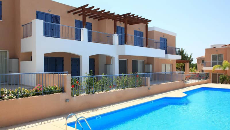 Complex of townhouses with a swimming pool and a green area close to sandy beaches, Paphos, Cyprus — photo 7