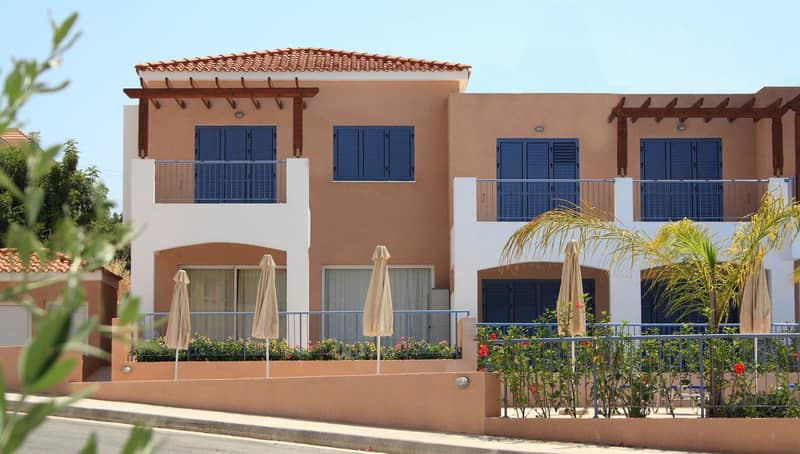 Complex of townhouses with a swimming pool and a green area close to sandy beaches, Paphos, Cyprus — photo 8