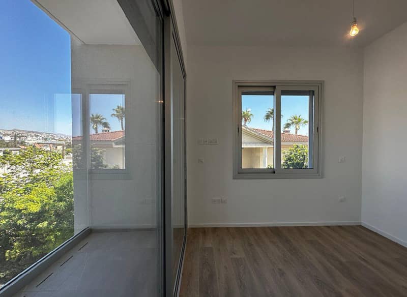 Modern residence with a parking in a quiet area, Limassol, Cyprus — photo 5