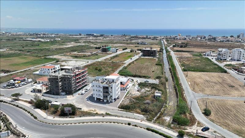 New residence at 800 meters from the sea, Larnaca, Cyprus — photo 10