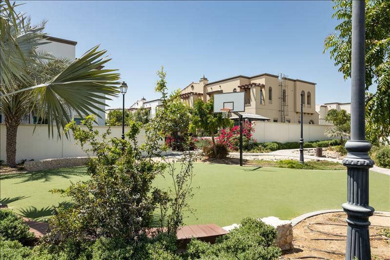 Закрытая резиденция Mushrif Village с бассейнами, садами и клубом, Mirdif, Дубай, ОАЭ — фото 20