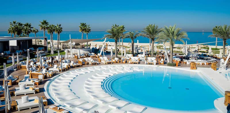 Современная резиденция на берегу моря Nikki Beach с собственным пляжем и отелем, Pearl Jumeirah, Дубай, ОАЭ — фото 12