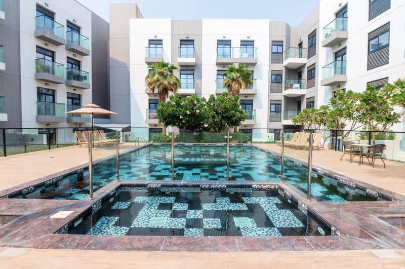 Complex of serviced apartments Izzzi Life with a swimming pool and a co-working area, JVC, Dubai, UAE — photo 2