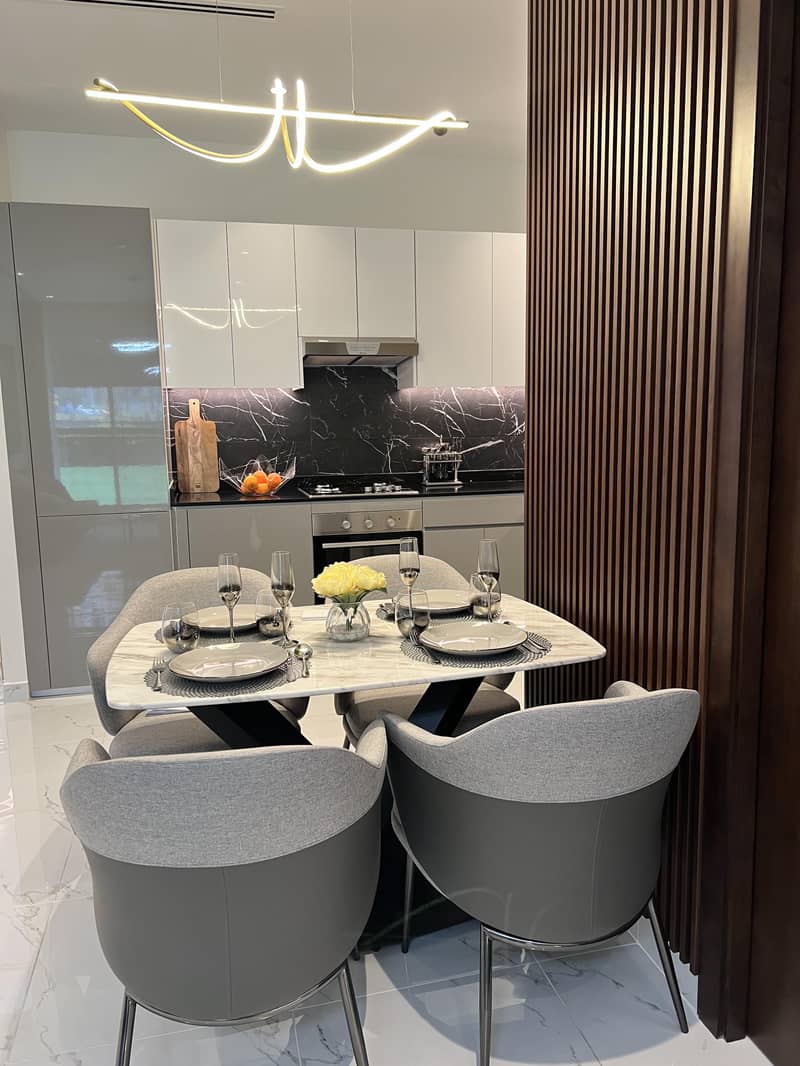 Новый комплекс меблированных апартаментов Maimoon Gardens с бассейном, водопадом и спортивными площадками, JVC, Дубай, ОАЭ — фото 4