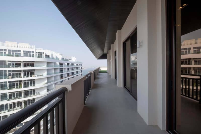 Luxury penthouses in a prestigious beachfront complex, Palm Jumeirah, Dubai, UAE — photo 21