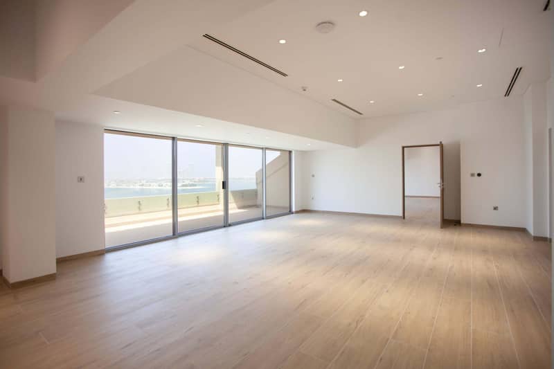 Luxury penthouses in a prestigious beachfront complex, Palm Jumeirah, Dubai, UAE — photo 9