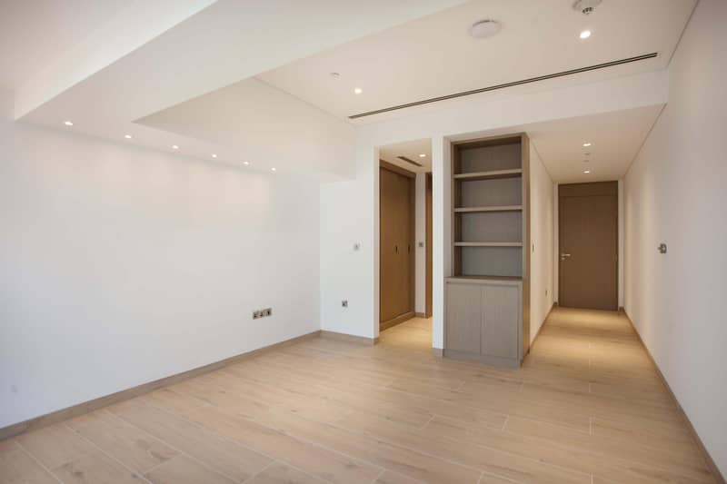 Luxury penthouses in a prestigious beachfront complex, Palm Jumeirah, Dubai, UAE — photo 11