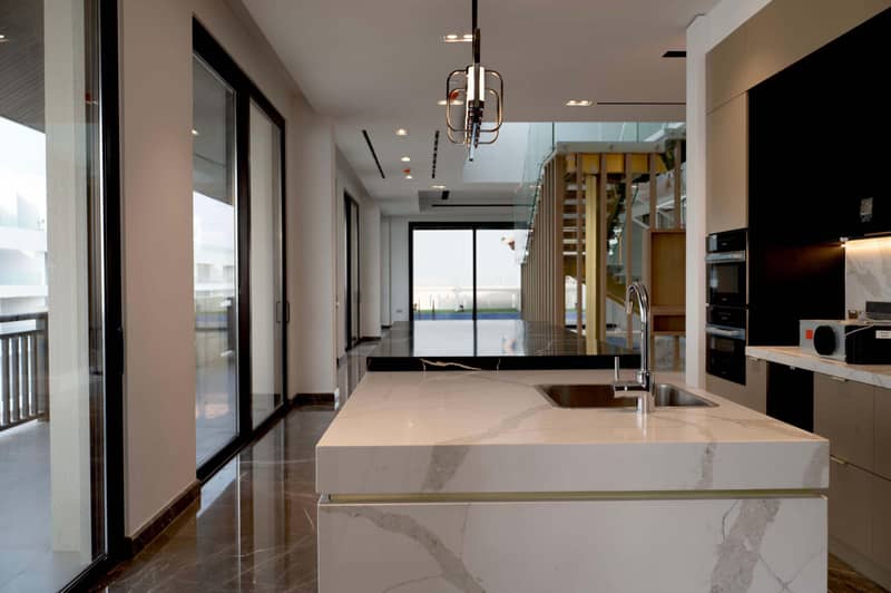 Luxury penthouses in a prestigious beachfront complex, Palm Jumeirah, Dubai, UAE — photo 24