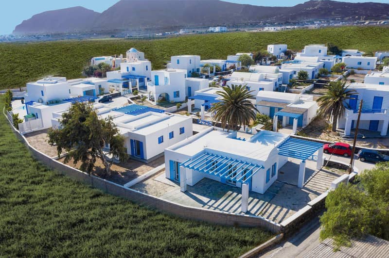 Beautiful residence at 200 meters from the beach, Santorini, Greece — photo 2