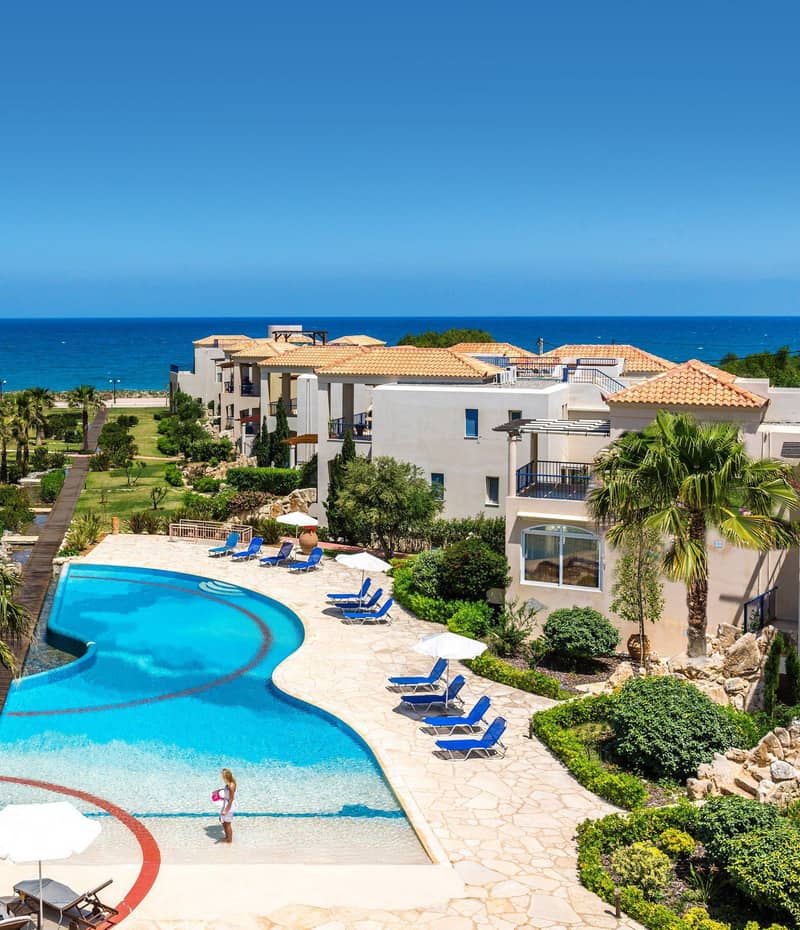 Luxury residence with a swimming pool and gardens near the beach, Chania, Greece — photo 12