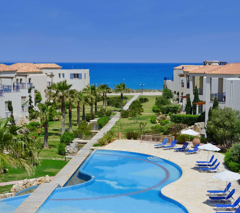 Luxury residence with a swimming pool and gardens near the beach, Chania, Greece — photo 11