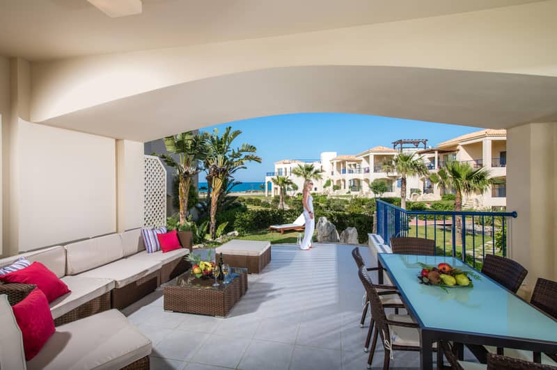 Luxury residence with a swimming pool and gardens near the beach, Chania, Greece — photo 6