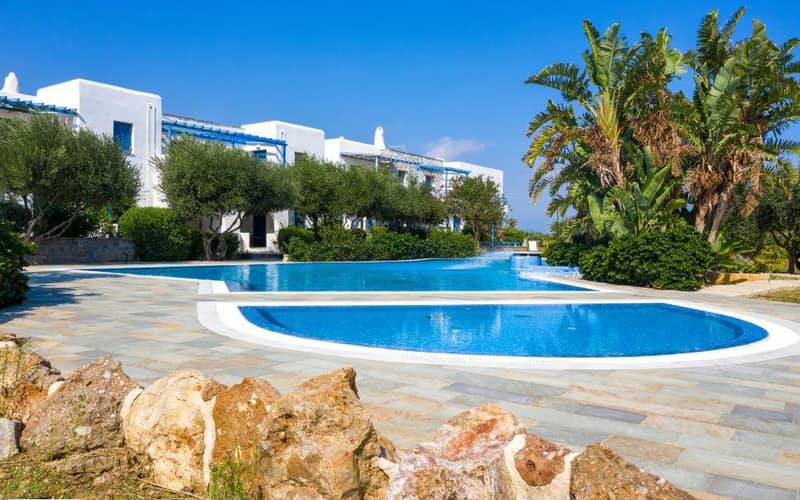 Residential complex with a swimming pool and gardens at 50 meters from the sea, Paros, Greece — photo 4