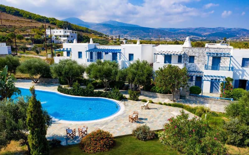 Residential complex with a swimming pool and gardens at 50 meters from the sea, Paros, Greece — photo 2