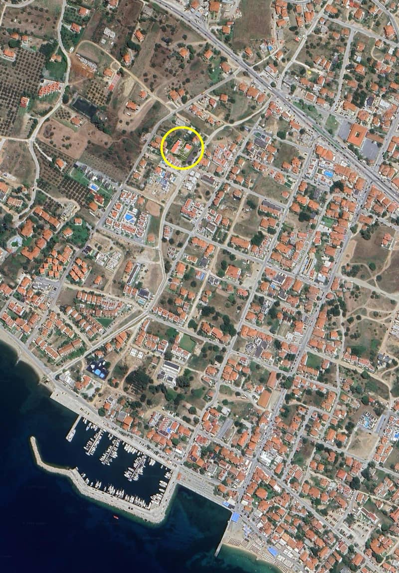 Современный жилой комплекс рядом с морем в центре Никити, Халкидики, Греция — фото 10