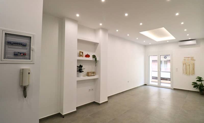 New low-rise residence with a roof-top lounge area, Patras, Greece — photo 2