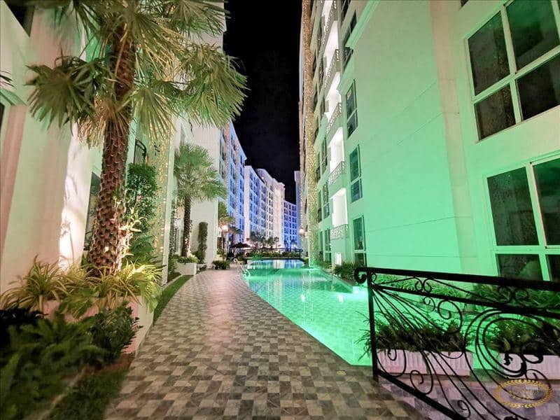 Residence with swimming pools, gardens and around-the-clock security in the center of Pattaya, Thailand — photo 22