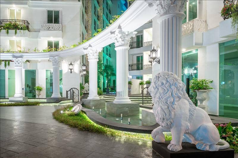 Residence with swimming pools, gardens and around-the-clock security in the center of Pattaya, Thailand — photo 10