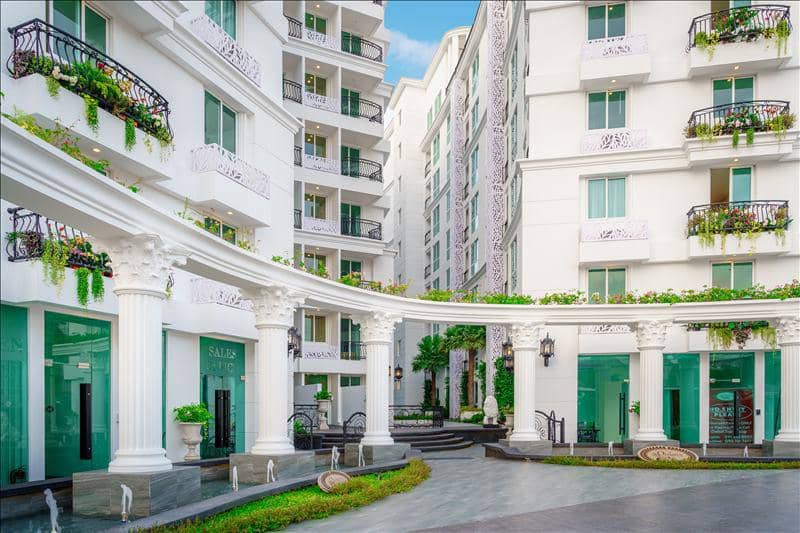 Residence with swimming pools, gardens and around-the-clock security in the center of Pattaya, Thailand — photo 9