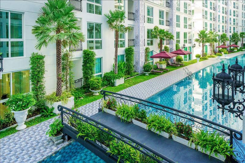 Residence with swimming pools, gardens and around-the-clock security in the center of Pattaya, Thailand — photo 17