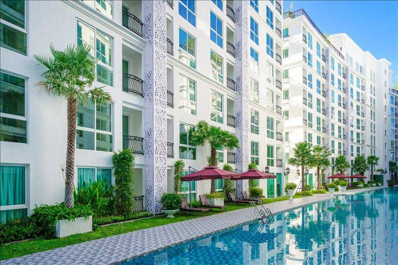Residence with swimming pools, gardens and around-the-clock security in the center of Pattaya, Thailand — photo 2