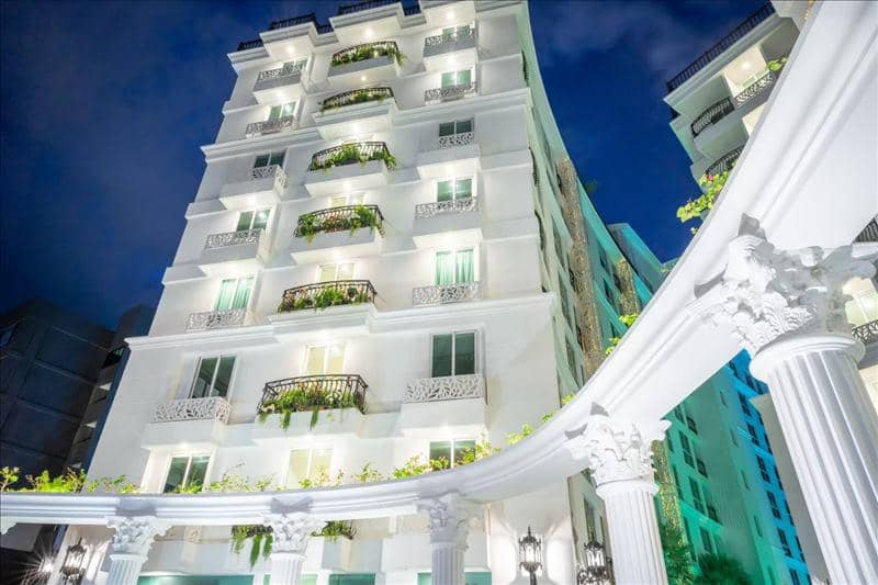 Residence with swimming pools, gardens and around-the-clock security in the center of Pattaya, Thailand — photo 23