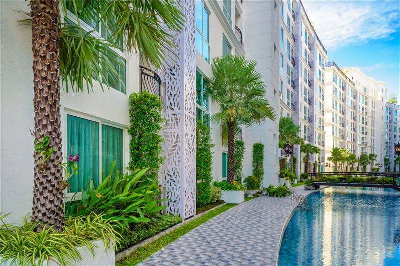 Residence with swimming pools, gardens and around-the-clock security in the center of Pattaya, Thailand — photo 12